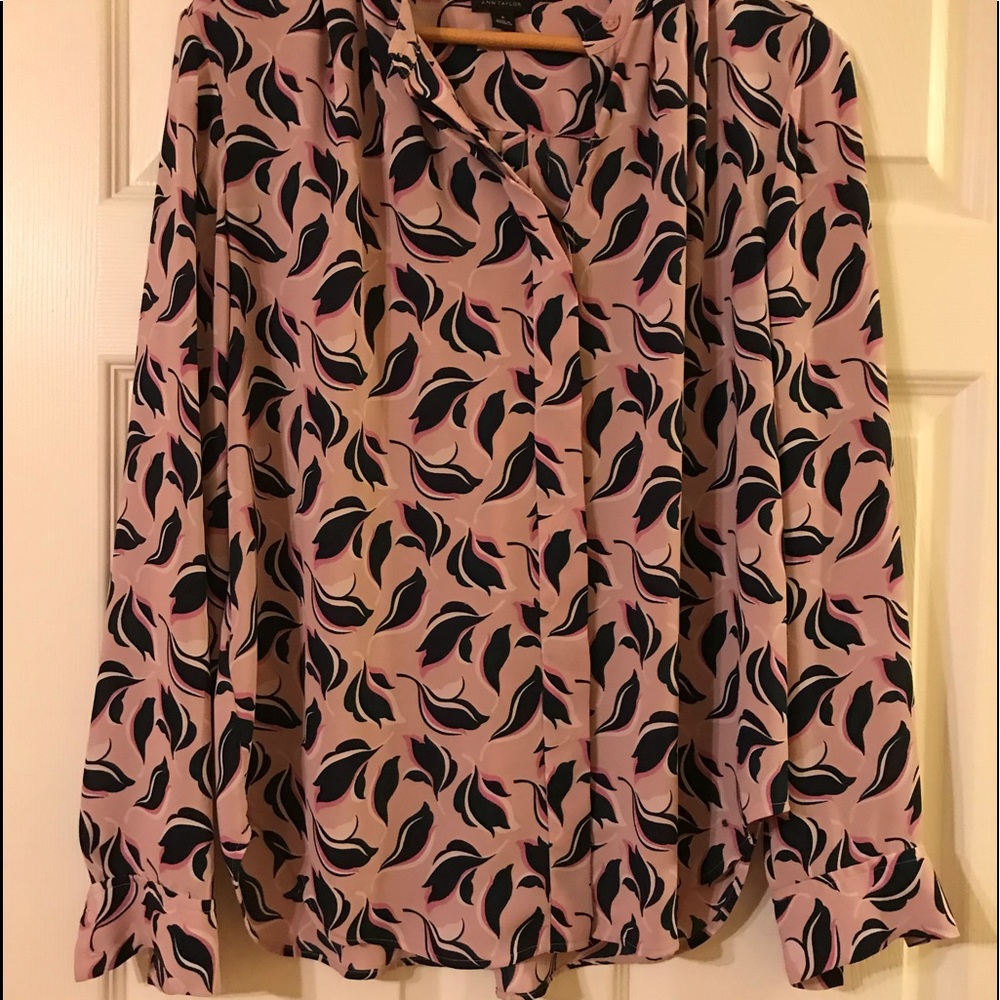Like NEW Ann Taylor Blouse..💕